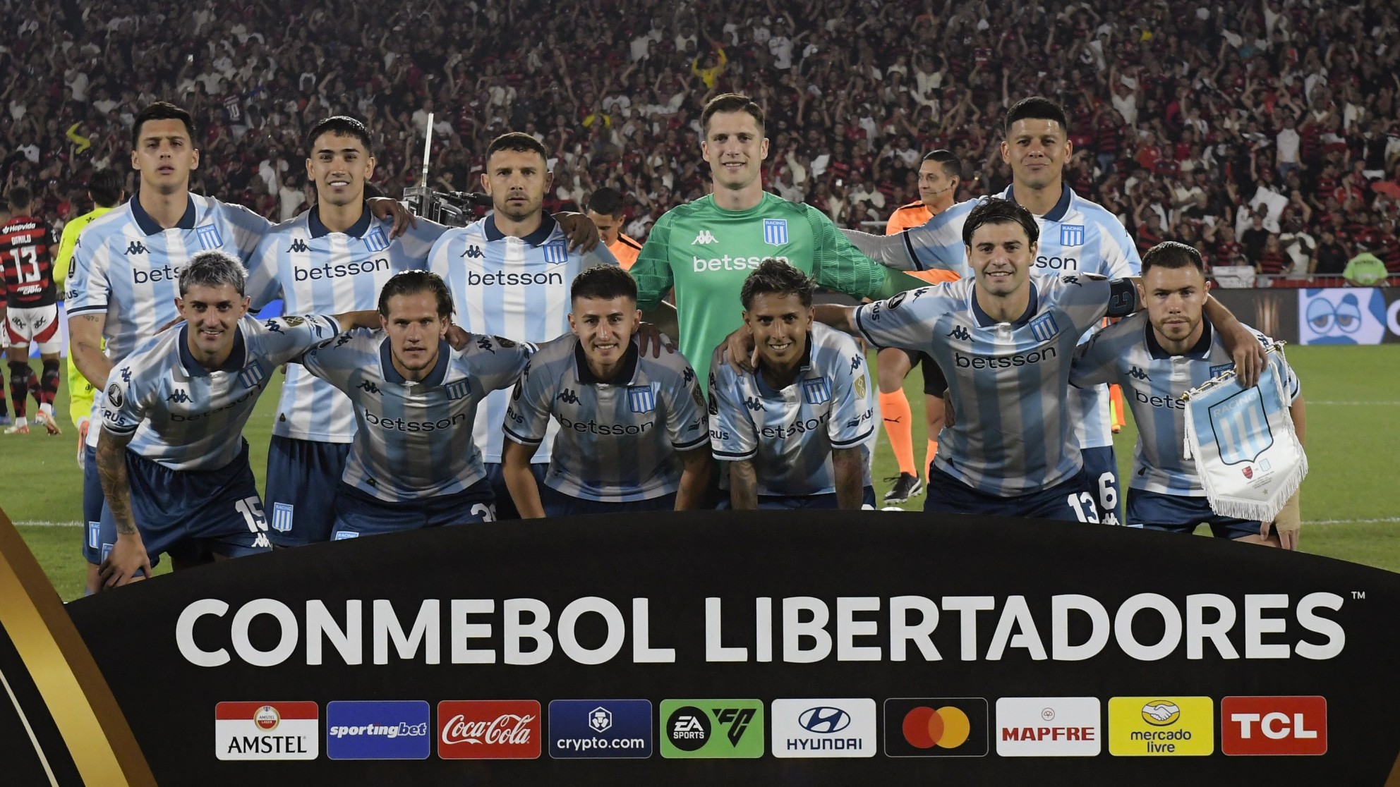 Racing cayó a poco del final, pero la serie con Flamengo sigue abierta